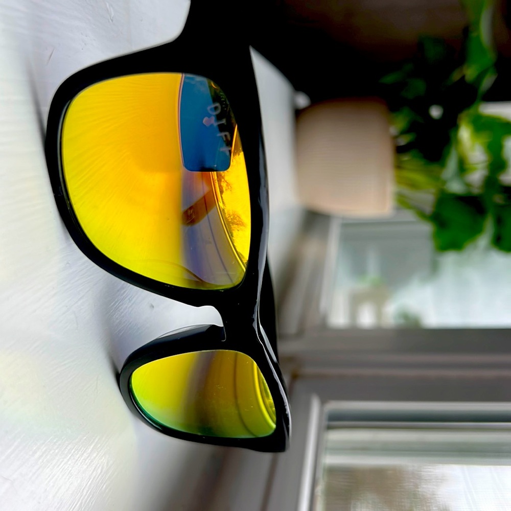 Diff Eyewear “Riley” Sunglasses W/o Case